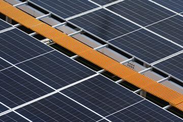 Outdoor solar panels, solar cell installation on the roof of the carport, energy-saving solar power generation plan	