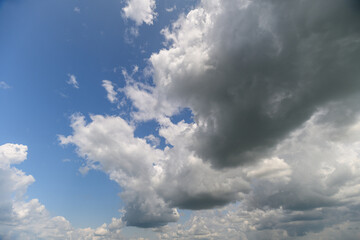 Obraz premium A Dramatic Cloudscape Set Against a Clear and Beautiful Blue Sky in Daylight Conditions