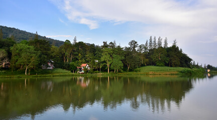 Nature and riverside houses, the evening atmosphere looks peaceful.