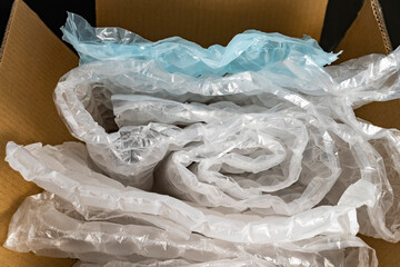 plastic translucent air packaging, protection of goods.
