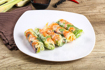 Vietnamese spring roll with prawn and mango