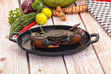 Wild raw crab for cooking