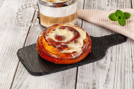 Glazed cinnabon swirl with icing