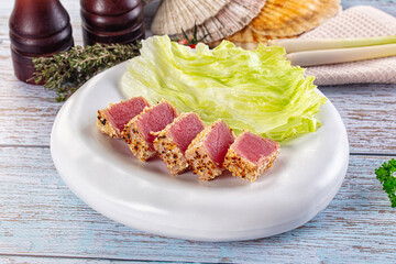 Tuna tataki roasted and raw