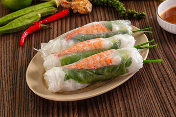 Vietnamese spring roll with prawn