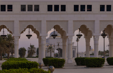 Obraz premium Elements of architecture of buildings, ancient arches, columns, windows and apertures. On the streets in Emirates, public places.
