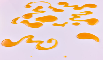 Karamell auf weissem Fond, isoliert, zucker, geschmolzen, 