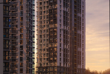 Fototapeta premium The sun is reflected in the building. Sunlight and beautiful cityscape, modern buildings and city streets, public place