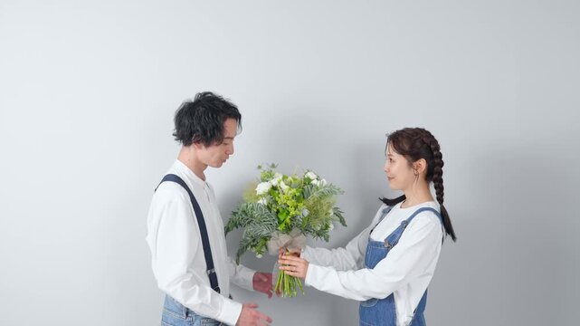 デニムを着た男女のカップルフォト