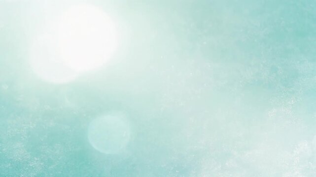 霜のような白いヘイズ背景に、パステルミントのライトリークがゆっくり脈打ち、夢のような冬の空気感を演出。
柔らかな発光と淡いミント色の揺らぎが、透明で静寂な冬ムードを強調する。