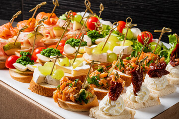 A vibrant array of gourmet canapes with fresh toppings, ideal for parties