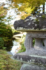 京都 秋の紅葉の季節の城南宮の風景