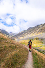 Obraz premium Kaçkar Mountains trekking routes. People trekking in the magnificent Kaçkar Mountains. Trekking groups. Kaçkar Dilberdüzü route. Yusufeli Olgunlar Plateau. Artvin, Türkiye.