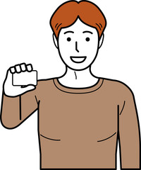 正面向き。カードを持つTシャツの若い男性。