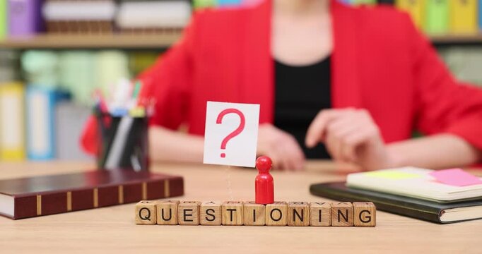 Exploring curiosity and discovery in learning through playful questioning in a colorful office setting