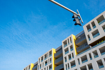 Geometry shapes a minimalism-based architectural facade where contrast and sunlight generate clear lines that express modern housing supported by a clean design and cohesive urban style