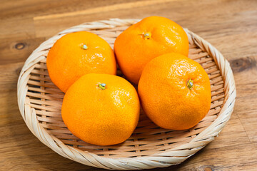 ざるに盛られたみかん
