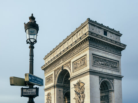 L'Arc de triomphe sur la place CHarles de Gaulle &agrave; Paris