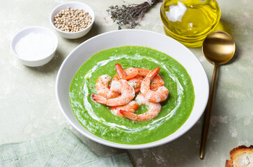 Green broccoli soup with shrimp. Vegetarian food. Healthy eating.