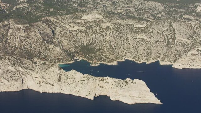 Vue a&eacute;riennes des Calanques de Marseille et de Cassis