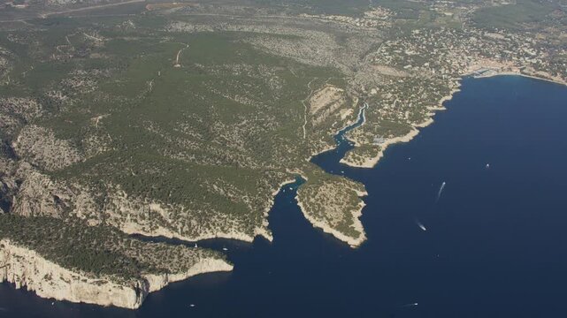Vue a&eacute;riennes des Calanques de Marseille et de Cassis