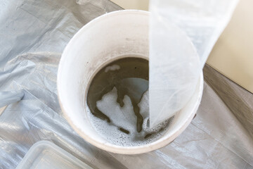 エアコン清掃で排出された汚水