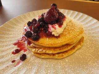 Fluffy Pancakes with Mixed Berries