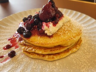 Fluffy Pancakes with Mixed Berries