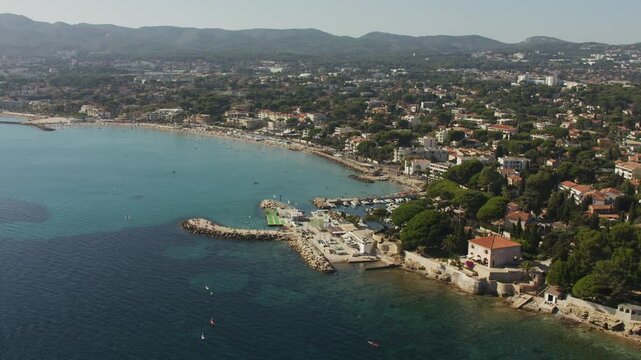 Vue a&eacute;rienne de la baie de la Ciotat en Provence