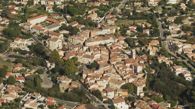 Vue a&eacute;rienne du village de Ceyreste dans les Bouches du Rh&ocirc;ne