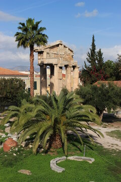 L'agora (forum) romaine d'Ath&egrave;nes porte d'entr&eacute;e antique