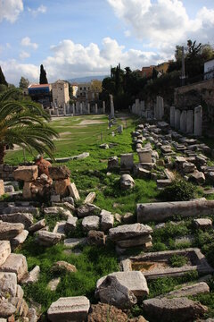 Vue de l'agora (forum) d'Ath&egrave;nes et tour des vents (orientation portrait)