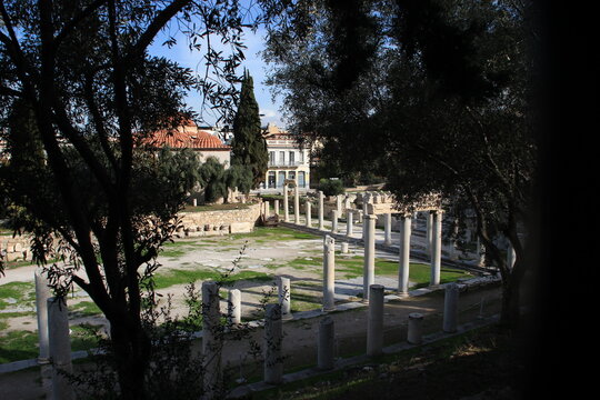 Agora (forum) romaine d'Ath&egrave;nes dans la nature Alignement de colonnes 