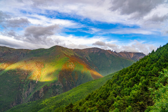 landscape of mountain under sunlight - Powered by Adobe