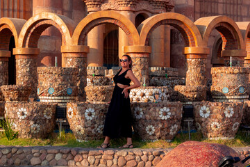 portrait of beautiful woman in sunglasses looking at camera	