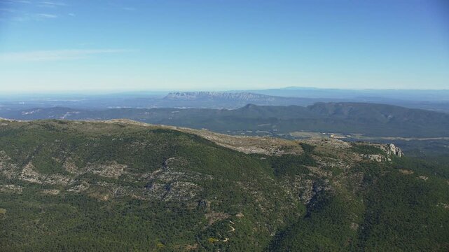 Vue a&eacute;rienne drone de la Sainte Baume dans le Var et les Bouches du Rh&ocirc;ne