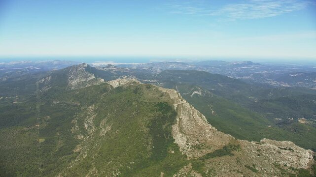 Vue a&eacute;rienne drone de la Sainte Baume dans le Var et les Bouches du Rh&ocirc;ne