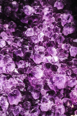 Naklejka premium Vivid amethyst crystal cluster with rich purple tones and sharp geometric facets