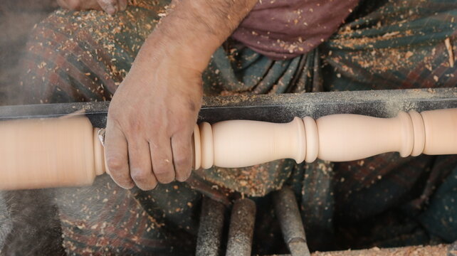 Transforming Wood Like Magic – Wood Lathe Demonstration