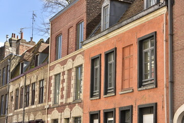 Façades des maisons typiques au centre historique de Lille (Nord-France)