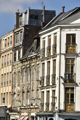 Fototapeta premium l'architecture variée des façades des immeubles historique au centre de Lille (France)