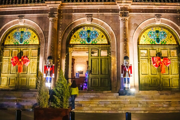 Obraz premium Zacatecas streets at dusk, in winter, with Christmas and New Year lights and decorations