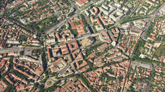 vue a&eacute;rienne d'Aix en Provence et grand th&eacute;&acirc;tre de Provence