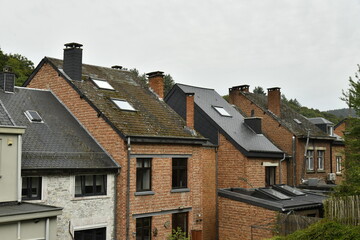 Façades arrières des maisons d'après guerre à la Roche-en-Ardennes (Marche-en-Famenne)