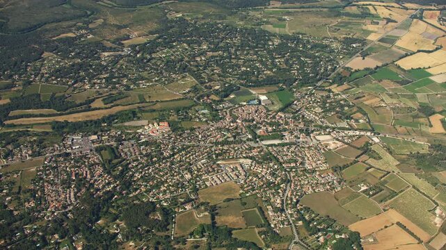 vue a&eacute;rienne de Saint Cannat