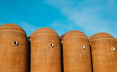 Almac&eacute;n vin&iacute;cola en Valencia