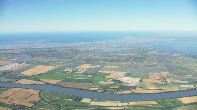 vue a&eacute;rienne de la Camargue