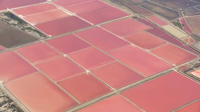 vue a&eacute;rienne des marais salants du Salin de Giraud en Camargue