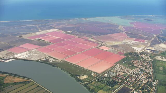 vue a&eacute;rienne des marais salants du Salin de Giraud en Camargue