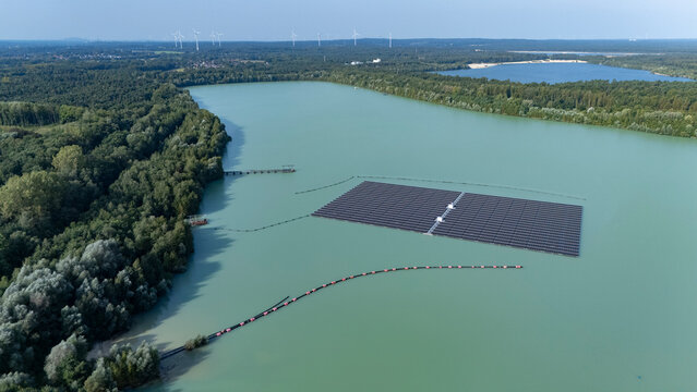 Solaranlage, Photovolaikanlage auf einem See